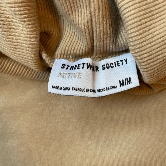 🌸 3/$15 Turtle Neck Long Sleeve with Puffy Sleeve Med - Picture 2 of 2